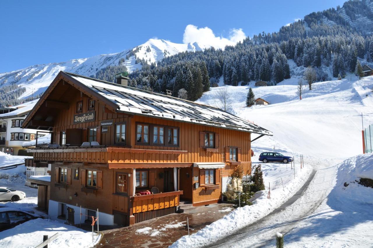Das Bergfried - Urlaub Zentral Und Ruhig! Apartment Riezlern Exterior photo
